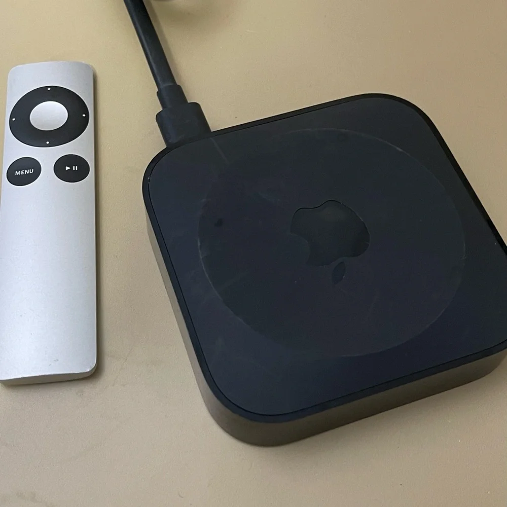 Apple TV A1427 (3rd Generation) Black Streaming Device with Remote and Cable - Picture 9 of 15